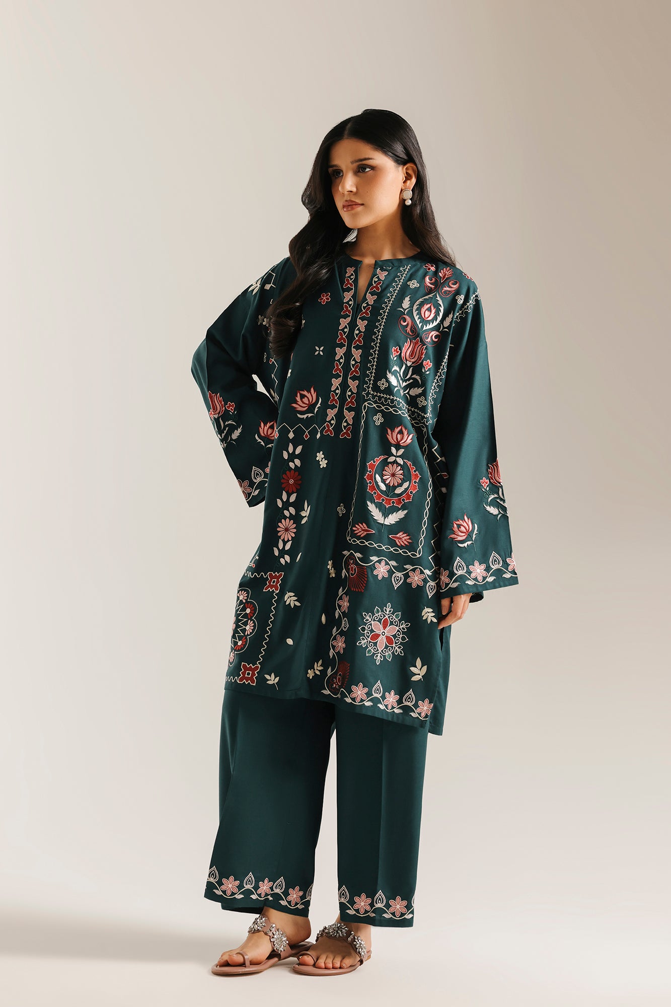 EMBROIDERED SUIT (E8242/102/706)
