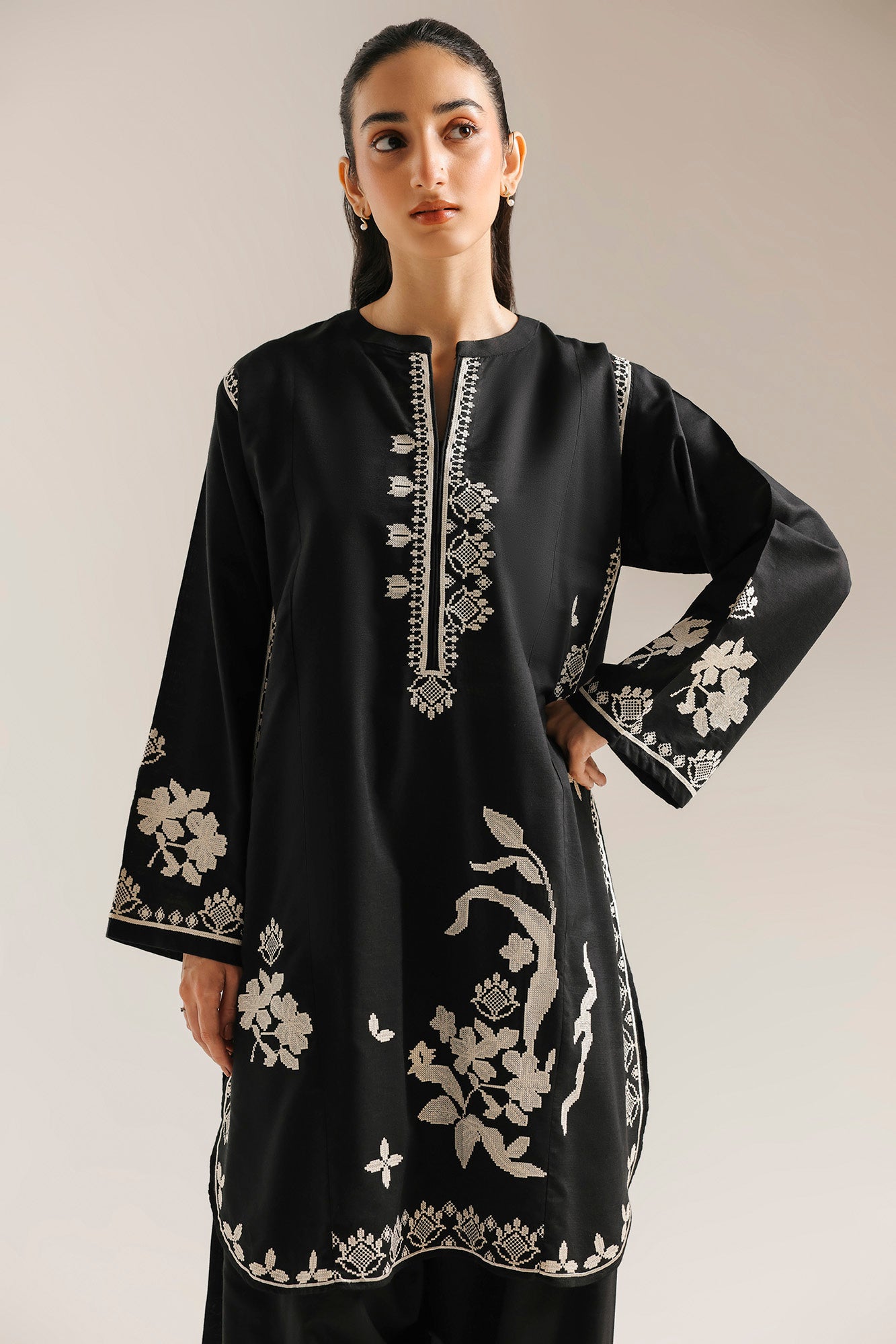 EMBROIDERED SUIT (E8278/102/902)