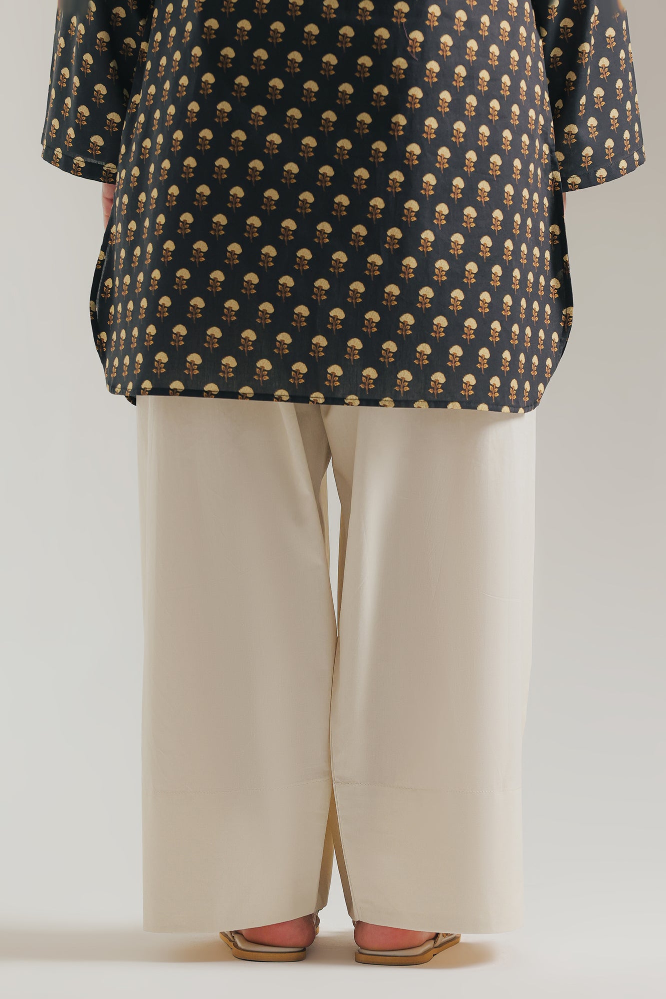 FARSHI SHALWAR (E8328/102/002)