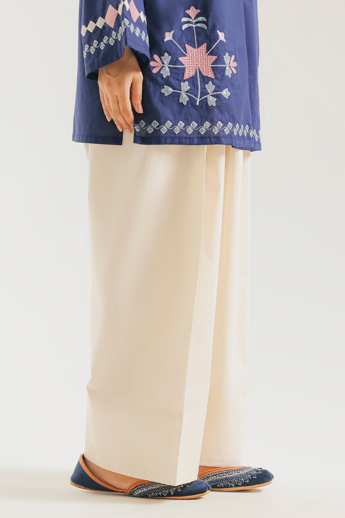 FARSHI SHALWAR (E8328/102/005)
