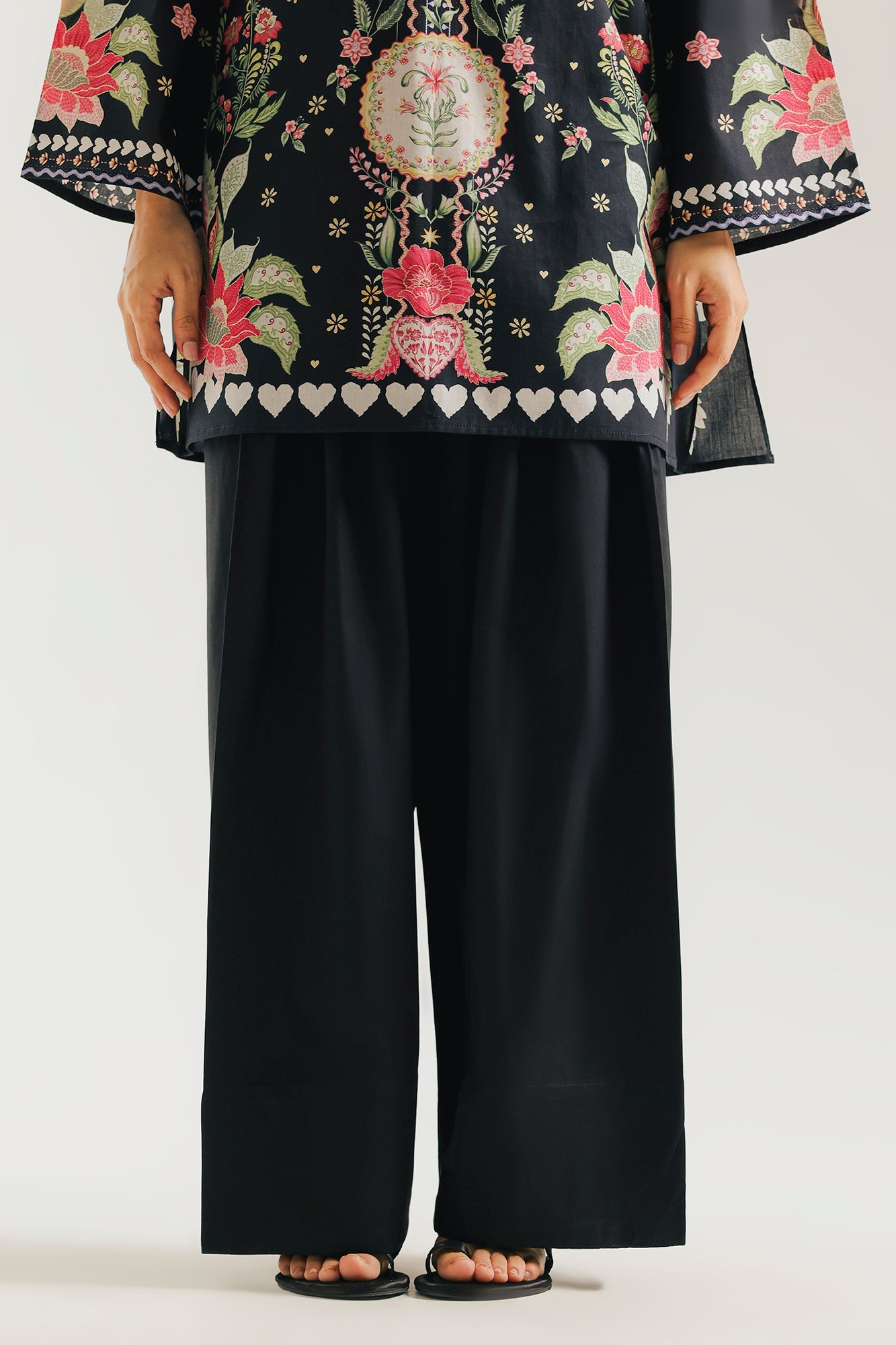 FARSHI SHALWAR (E8328/102/902)
