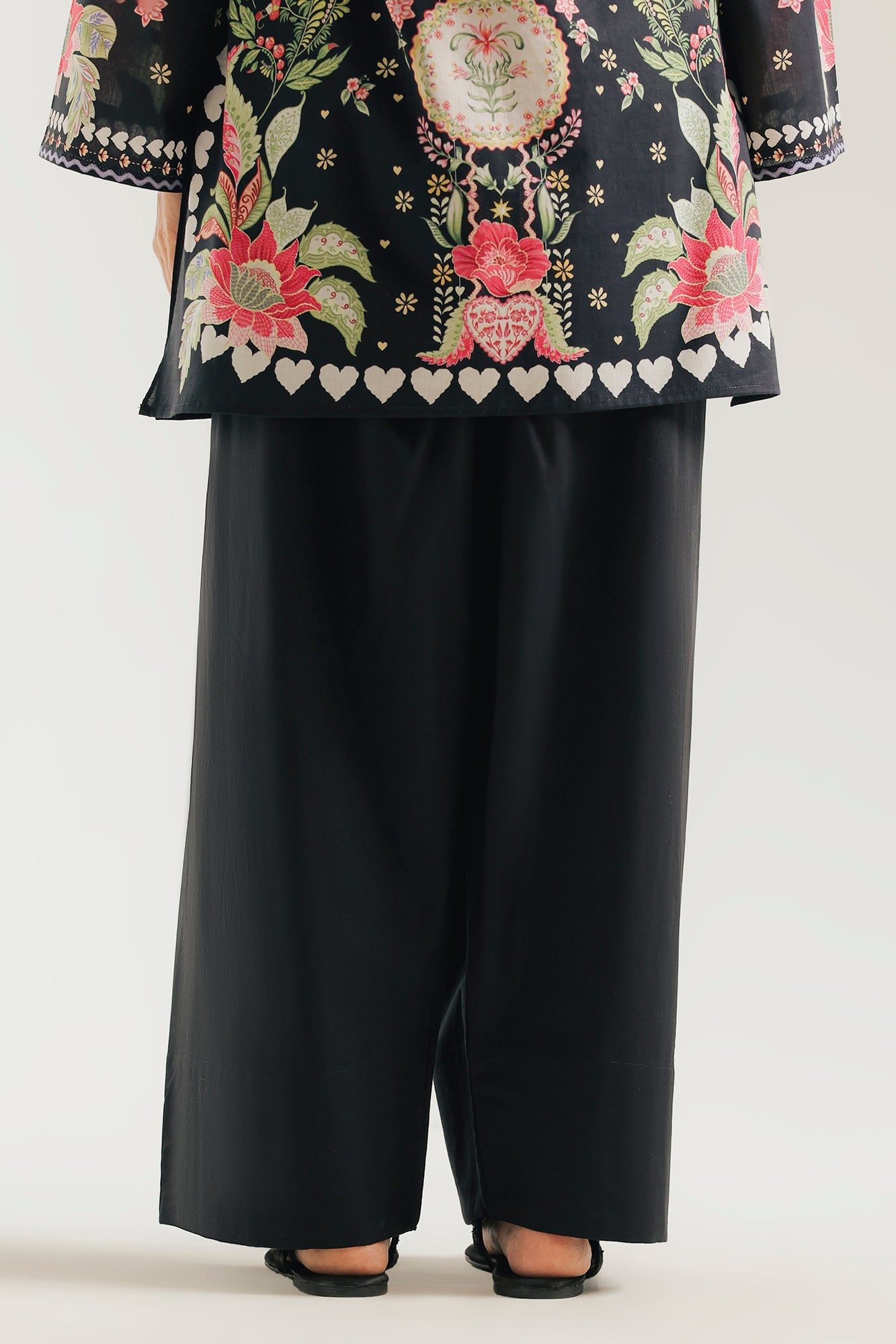 FARSHI SHALWAR (E8328/102/902)