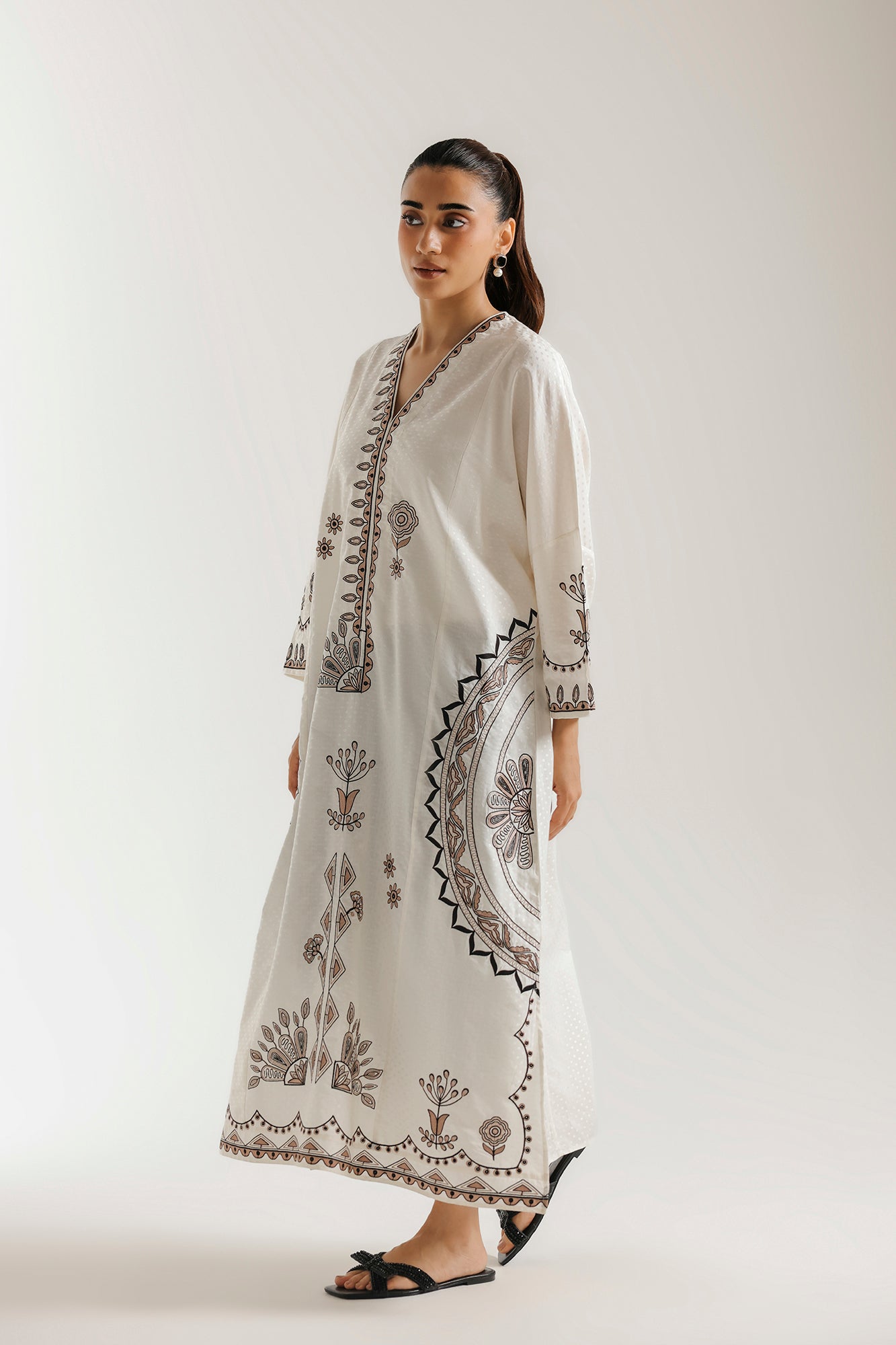 EMBROIDERED DRESS (E9216/102/005)