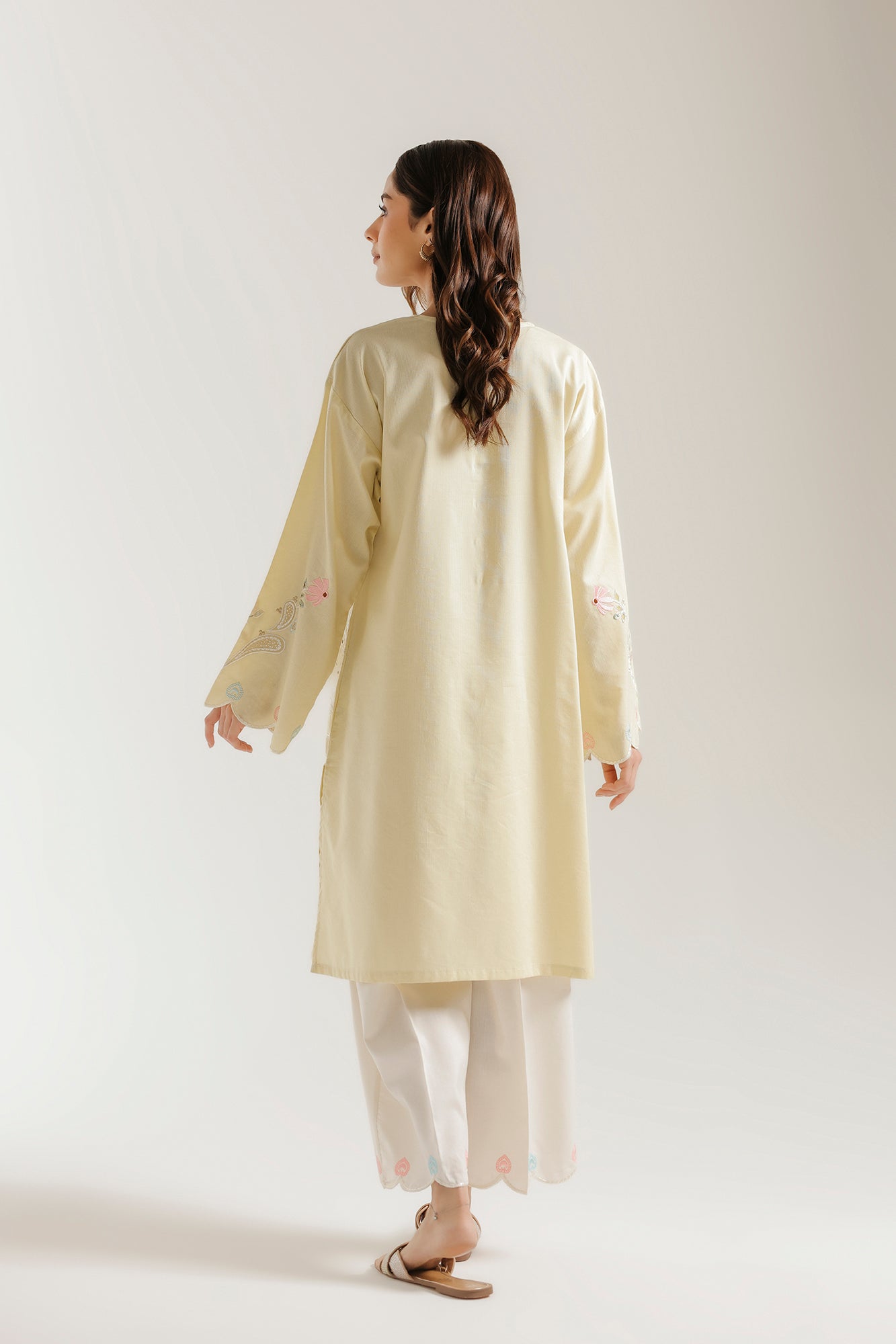 EMBROIDERED SUIT (E9235/102/115)