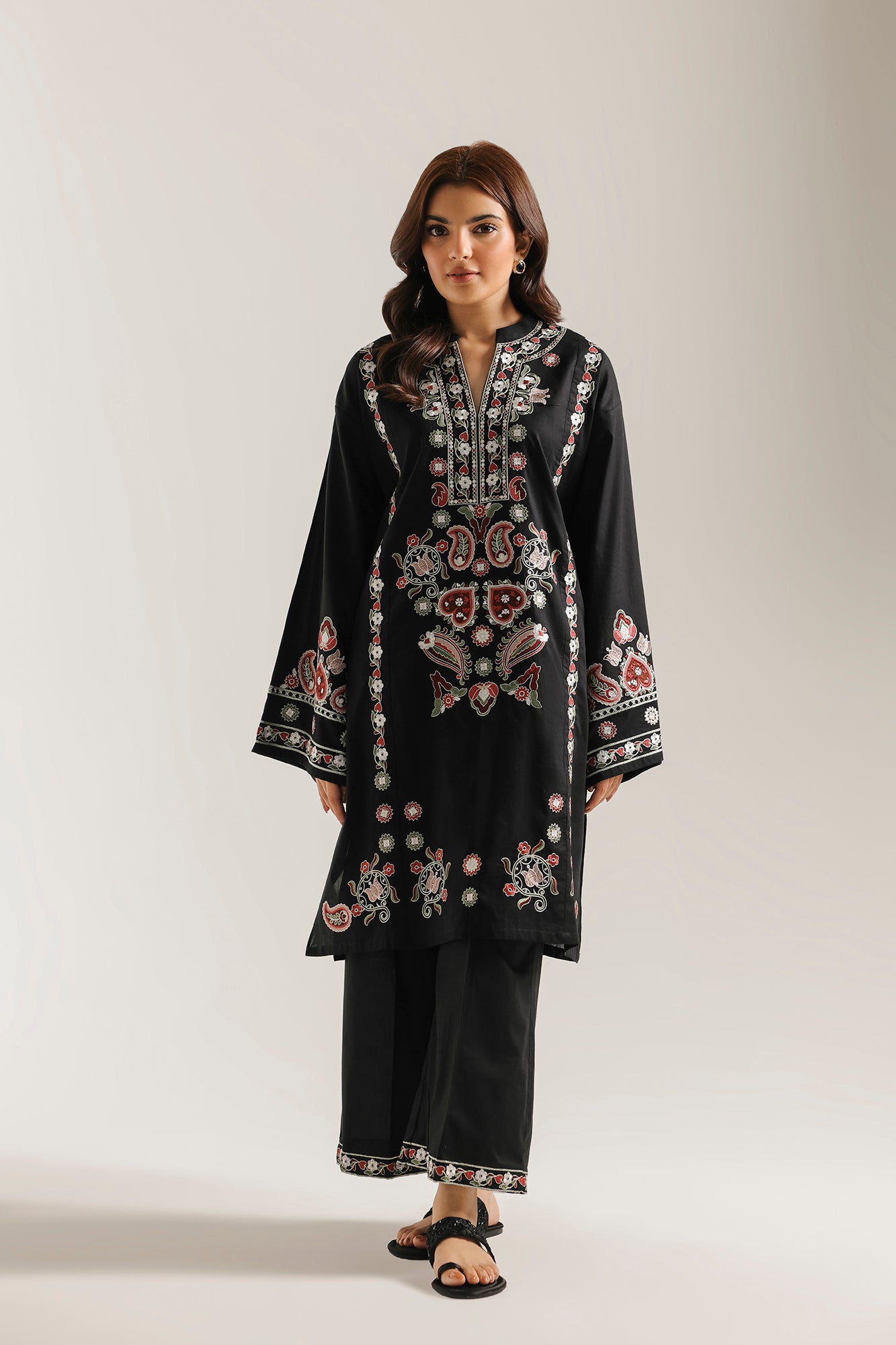 EMBROIDERED SUIT (E9242/102/902)