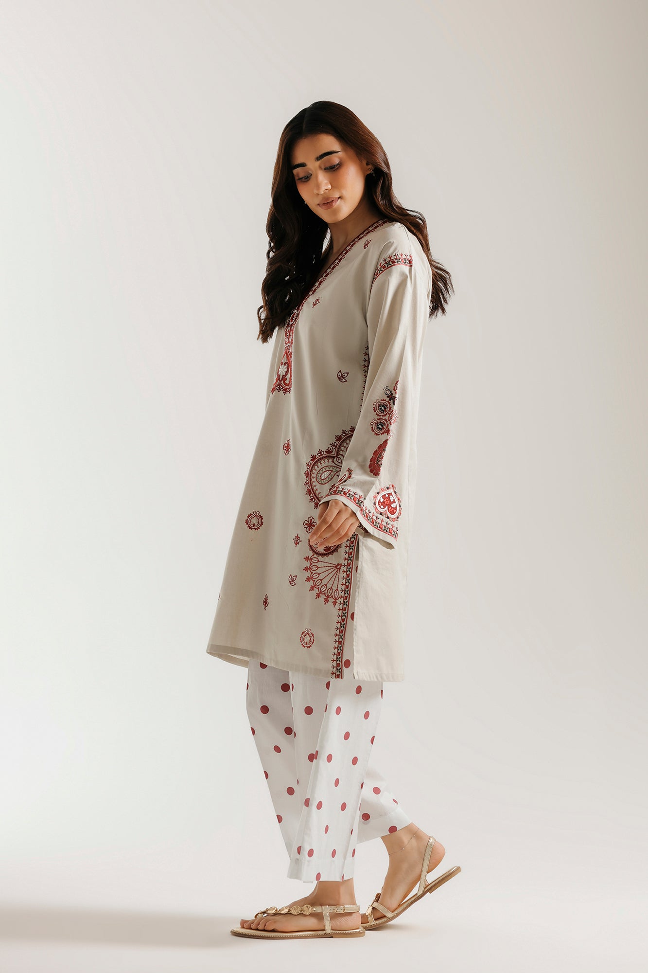EMBROIDERED SUIT (E9243/102/006)