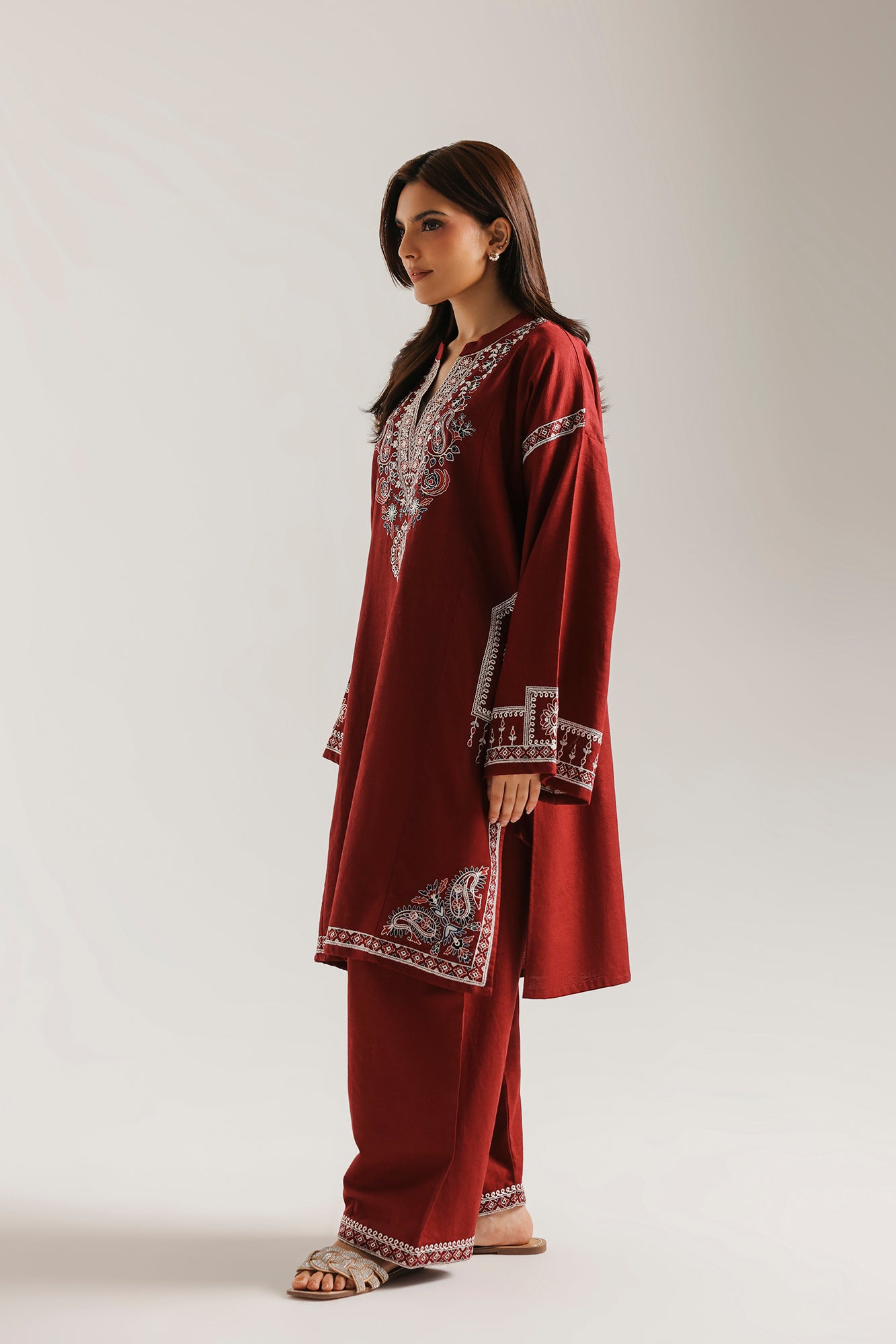 EMBROIDERED SUIT (E9249/102/305)