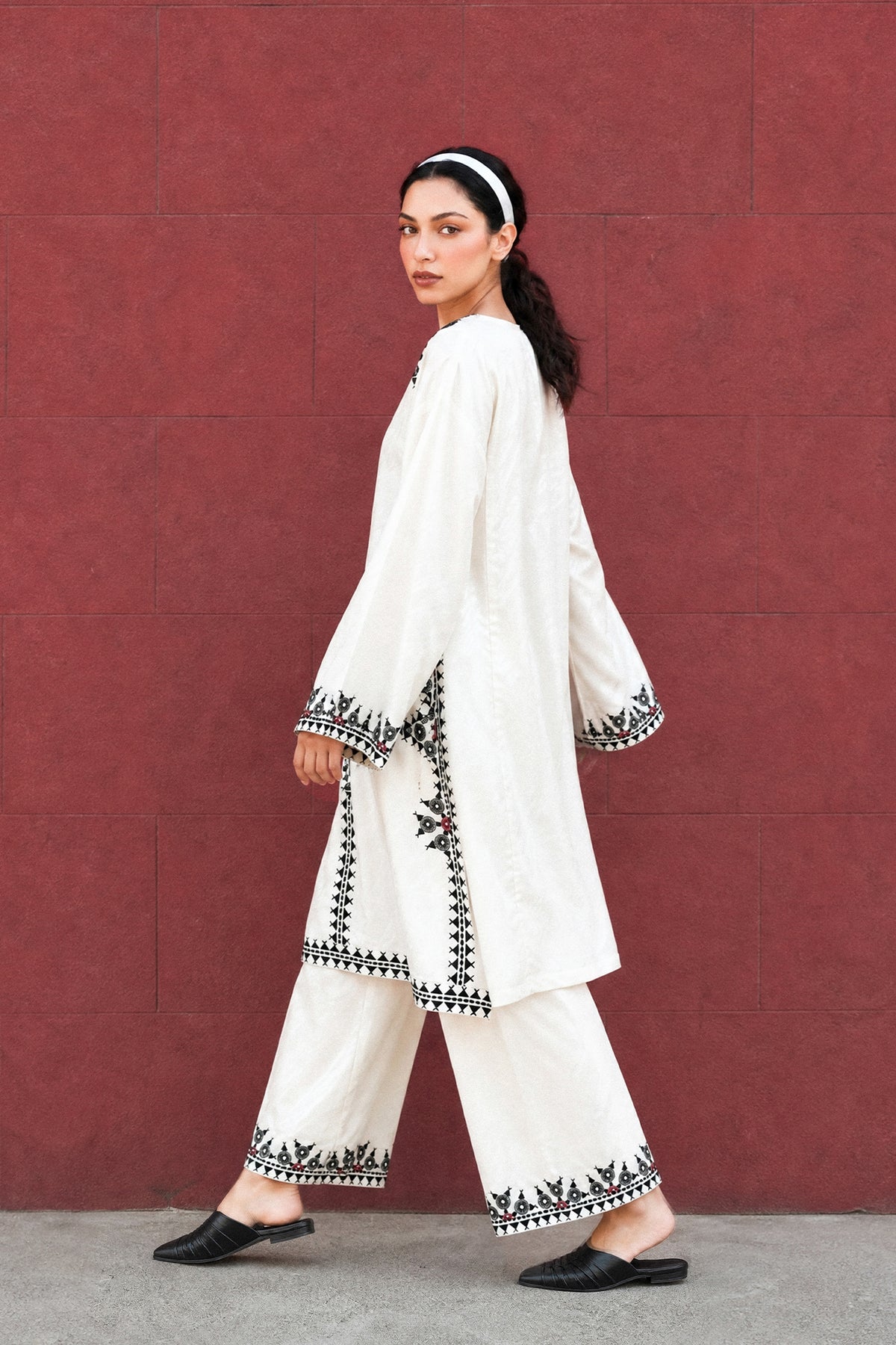 EMBROIDERED SUIT (E9300-102-003)