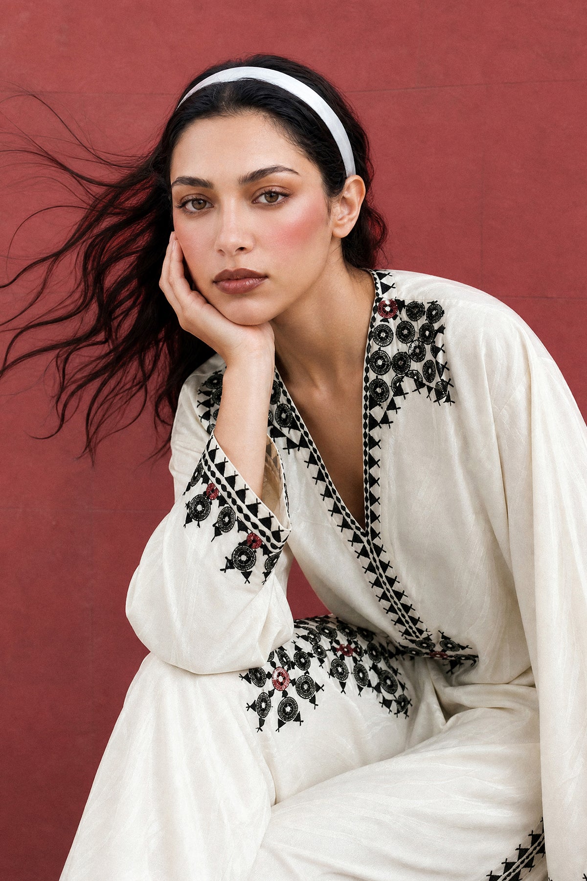 EMBROIDERED SUIT (E9300-102-003)