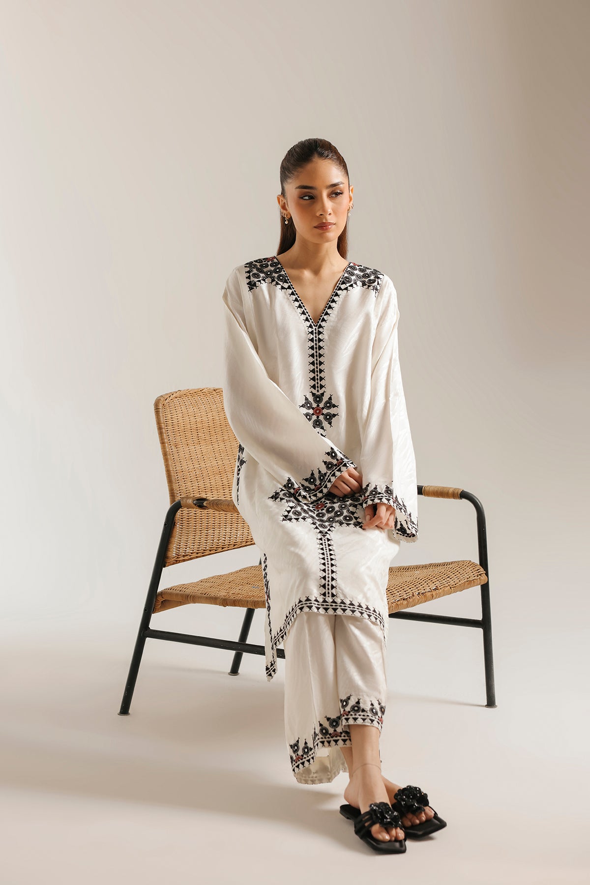 EMBROIDERED SUIT (E9300-102-003)