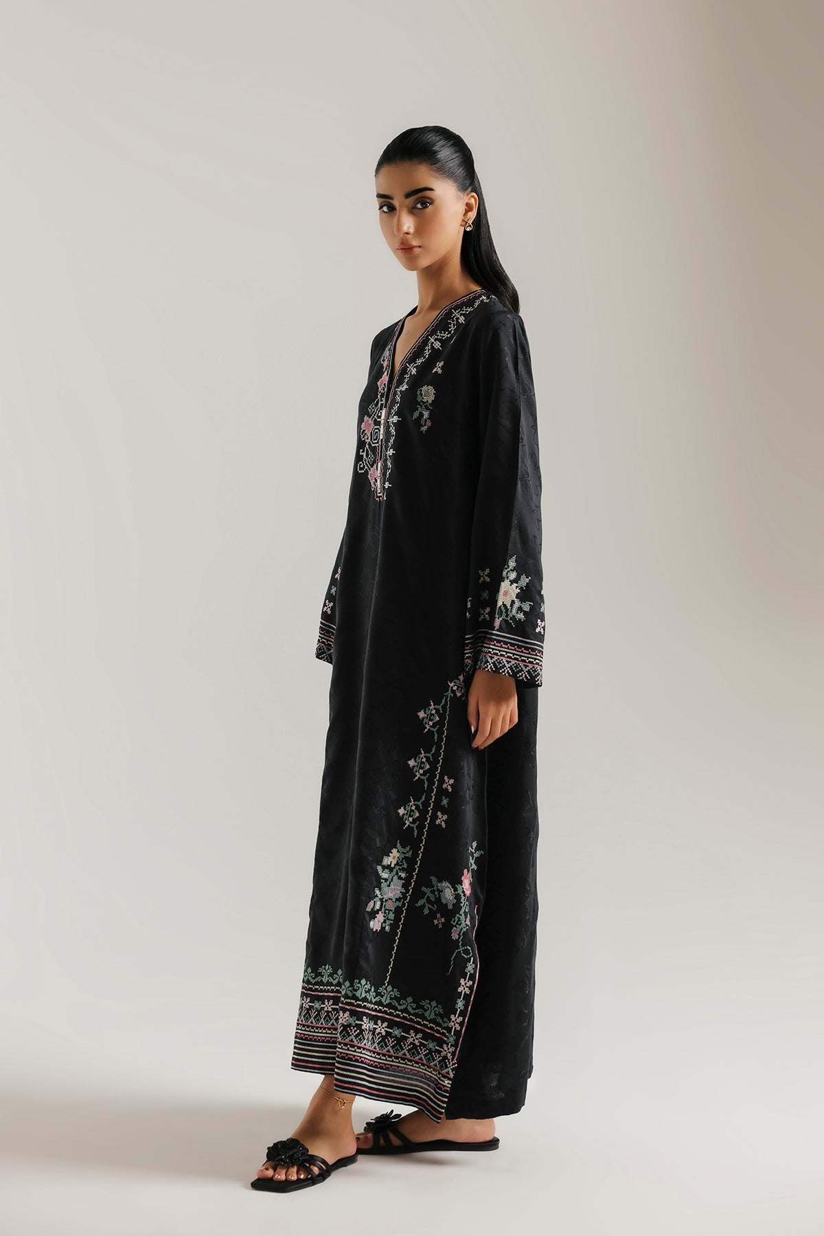 EMBROIDERED KAFTAN (E9302-102-902)