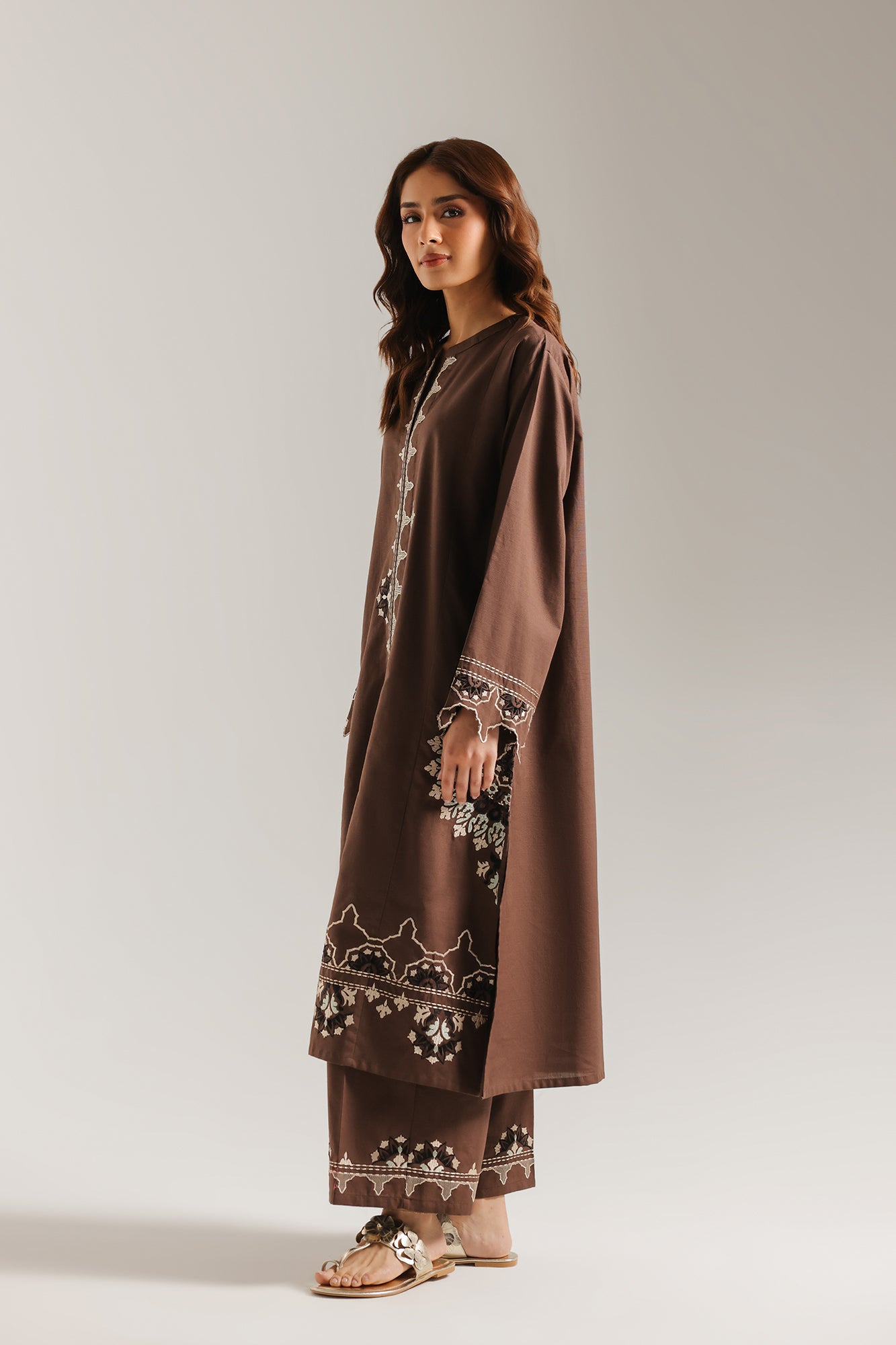 EMBROIDERED SUIT (E9323-102-319)