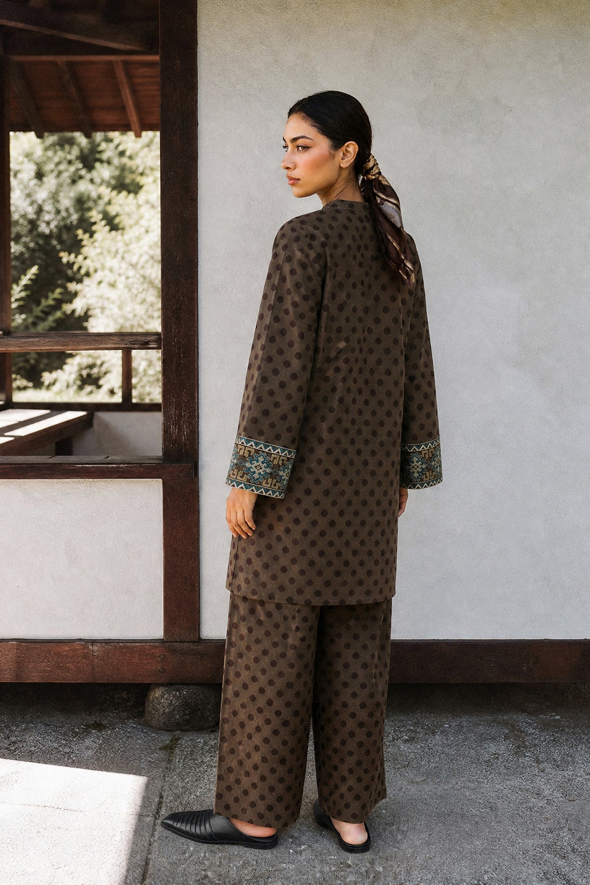 EMBROIDERED SUIT (E9327-102-120)