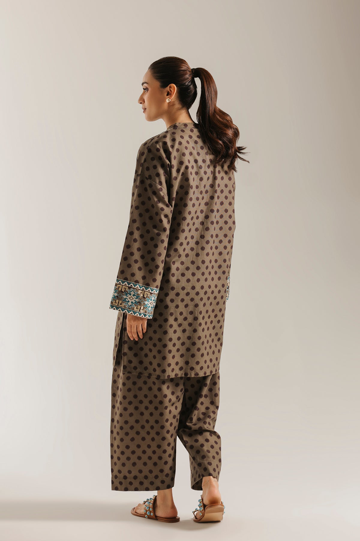 EMBROIDERED SUIT (E9327-102-120)