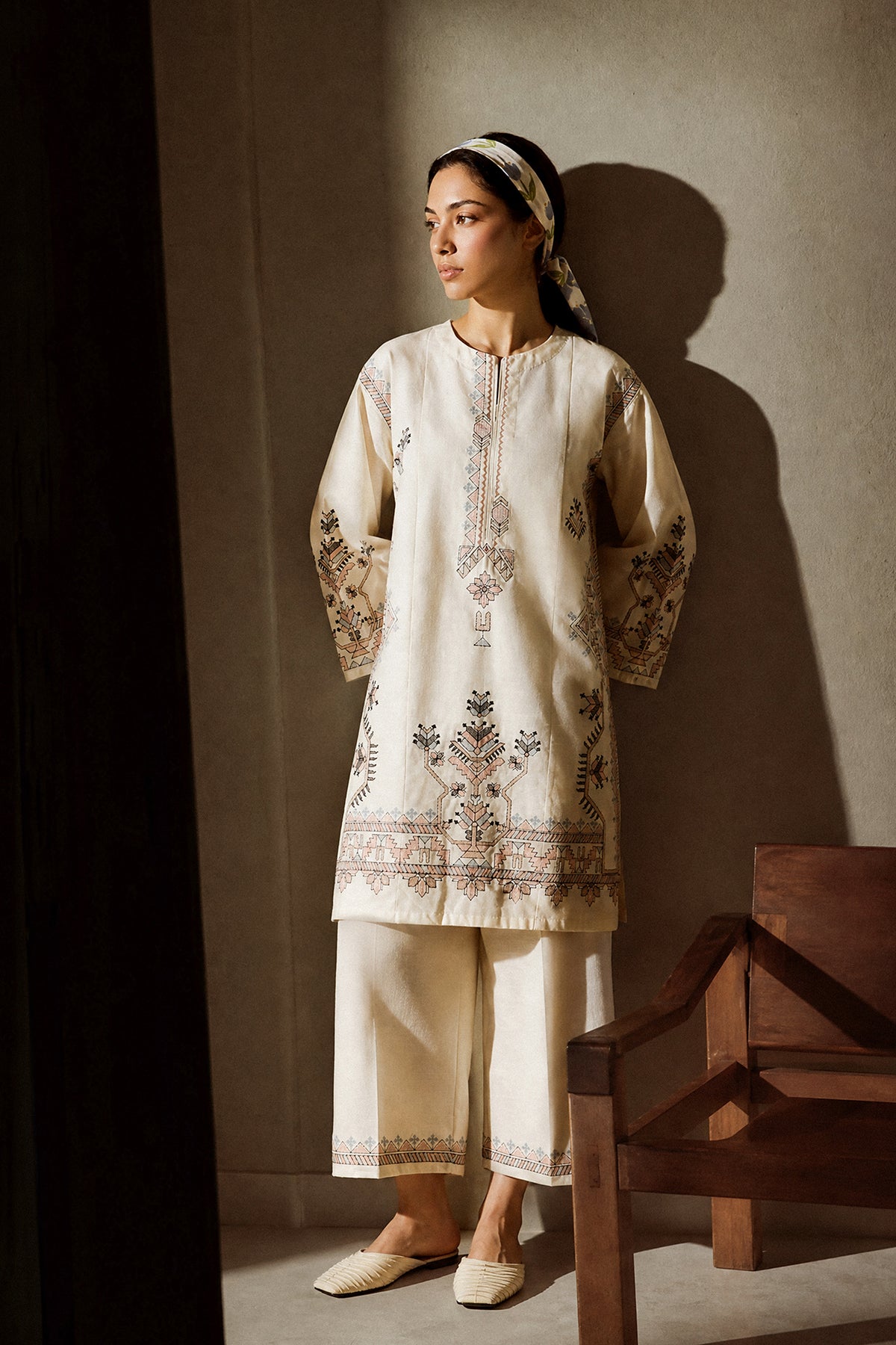 EMBROIDERED SUIT (E9328-102-005)