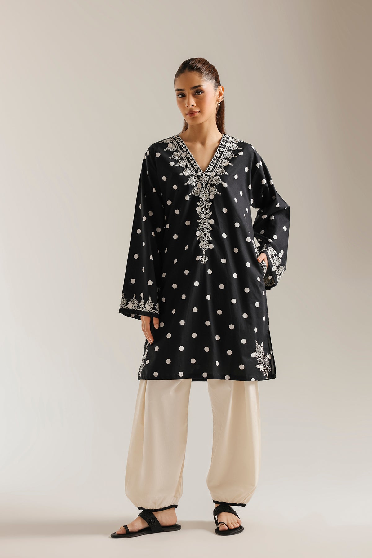 EMBROIDERED SUIT (E9329-102-902)