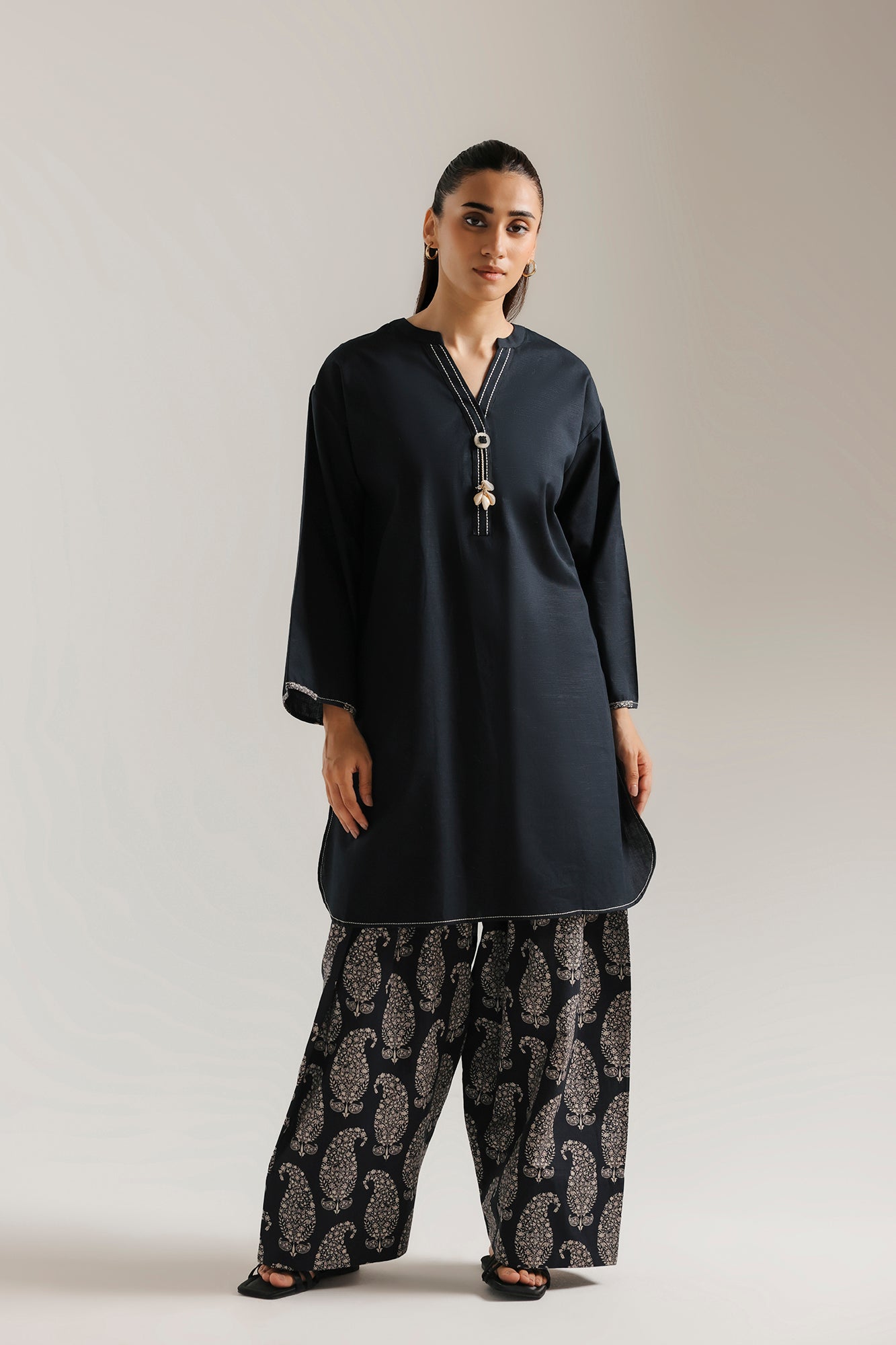 EMBROIDERED SUIT (E9375/102/902)