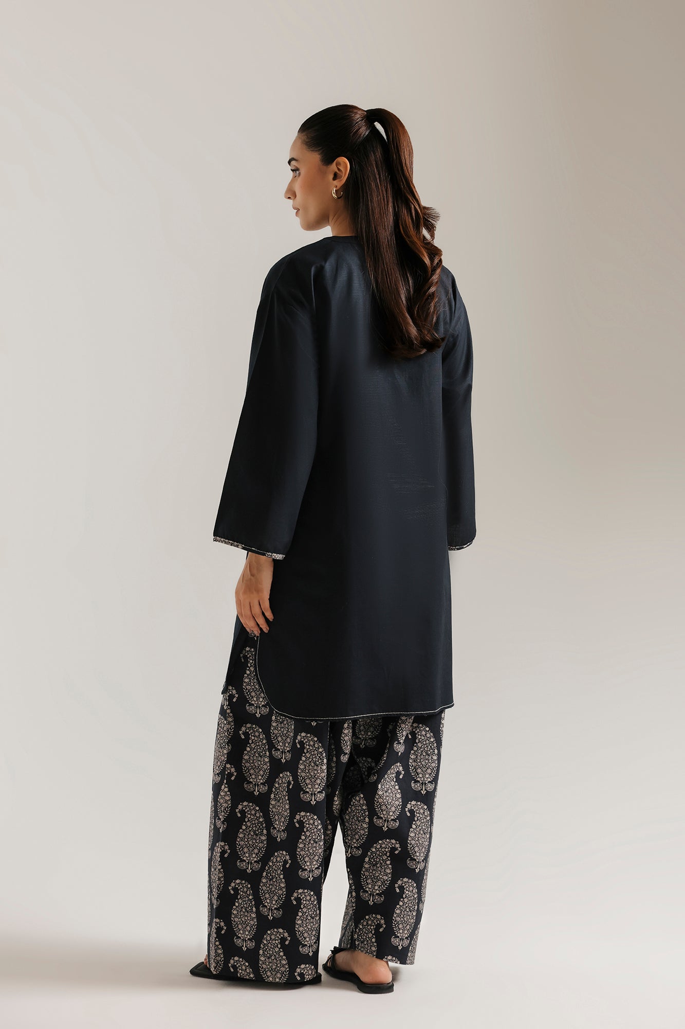 EMBROIDERED SUIT (E9375/102/902)