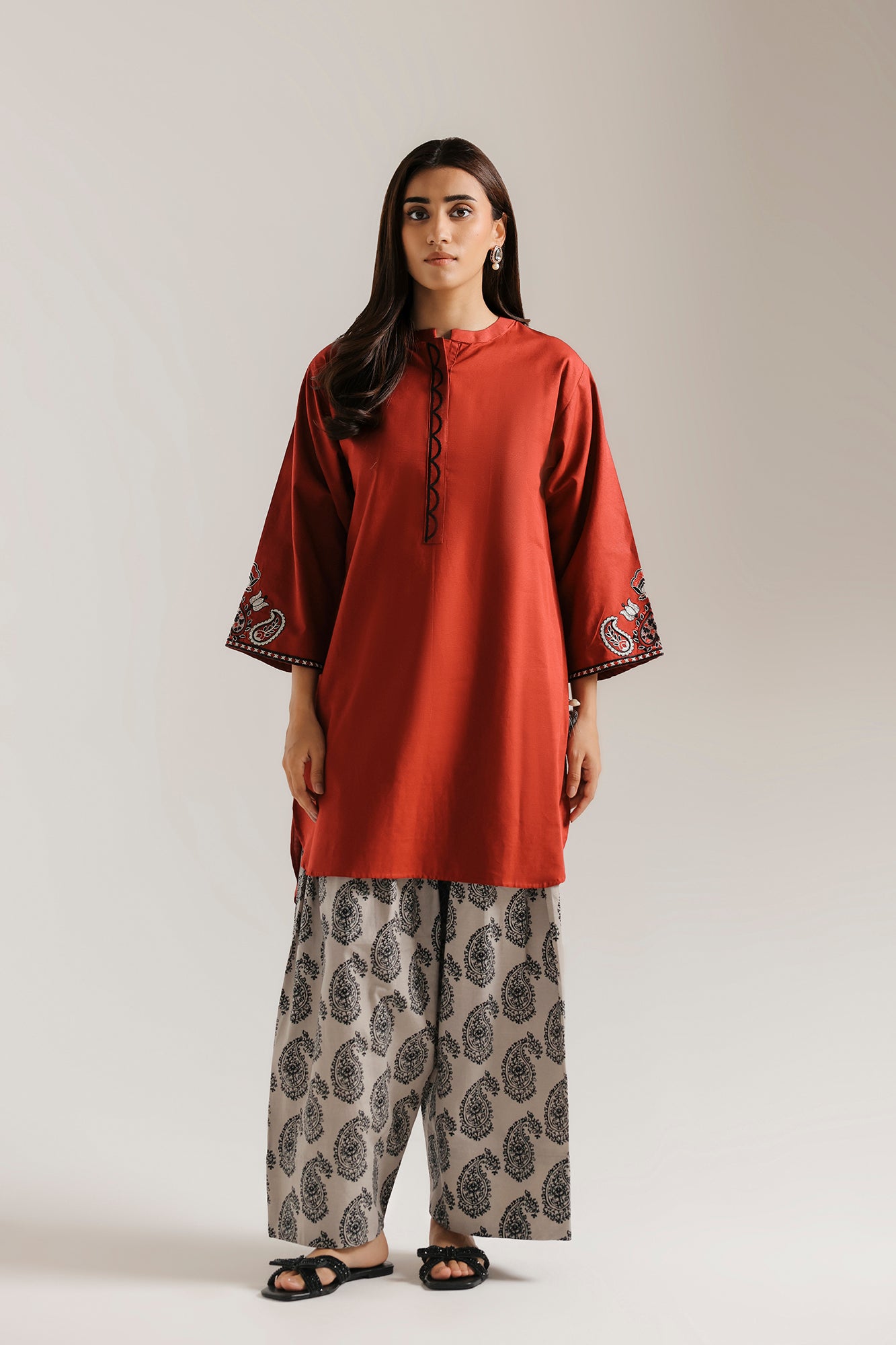 EMBROIDERED SUIT (E9376/102/305)