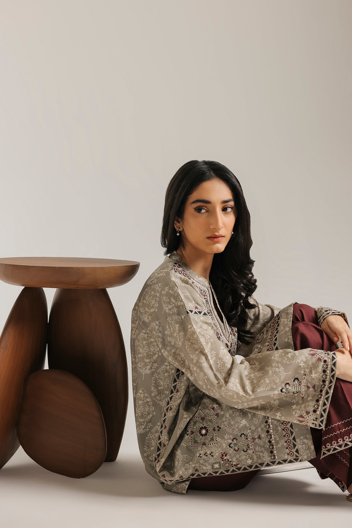 EMBROIDERED SUIT (E9389-102-817)