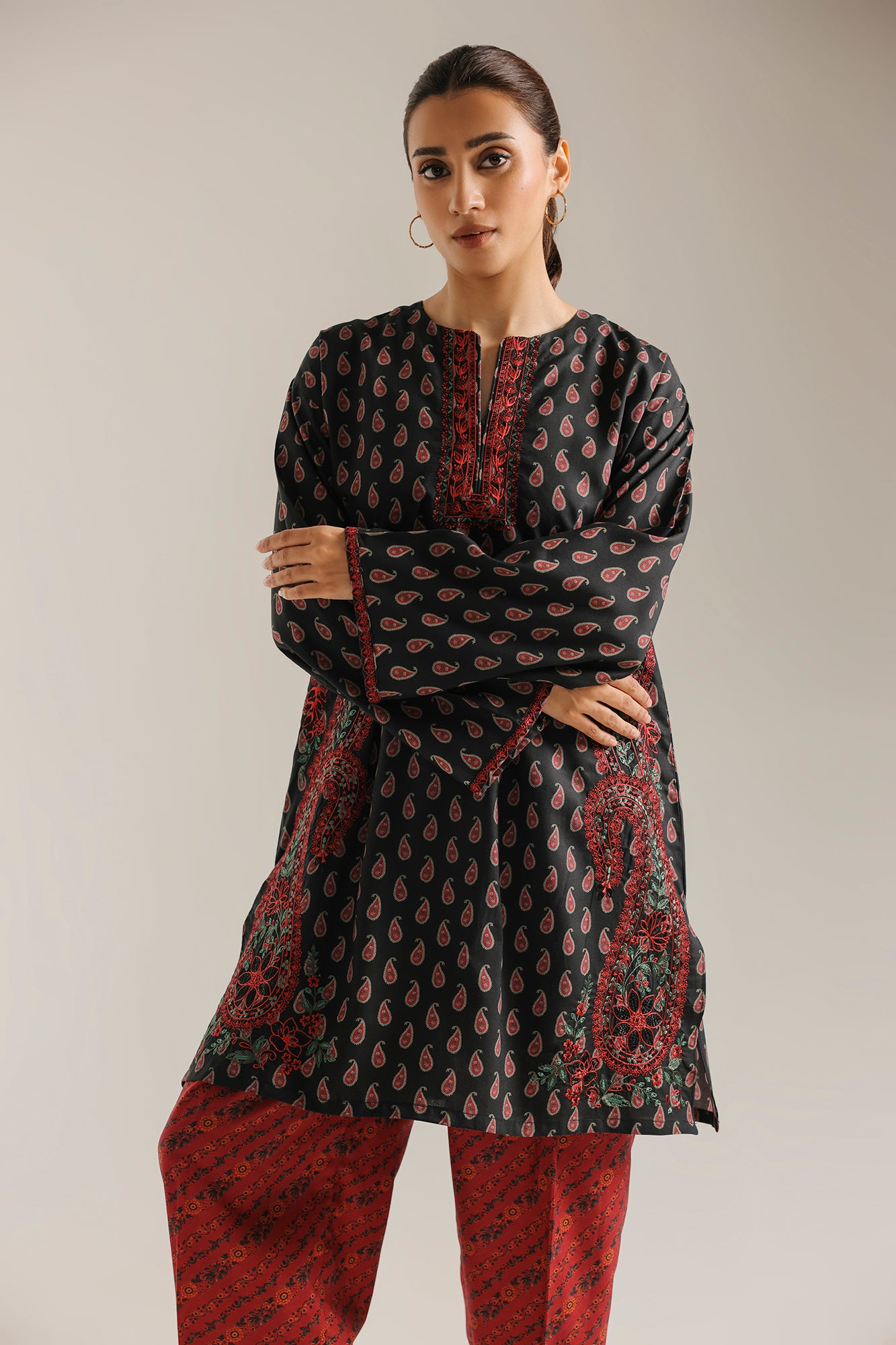 EMBROIDERED SUIT (E9392-102-902)