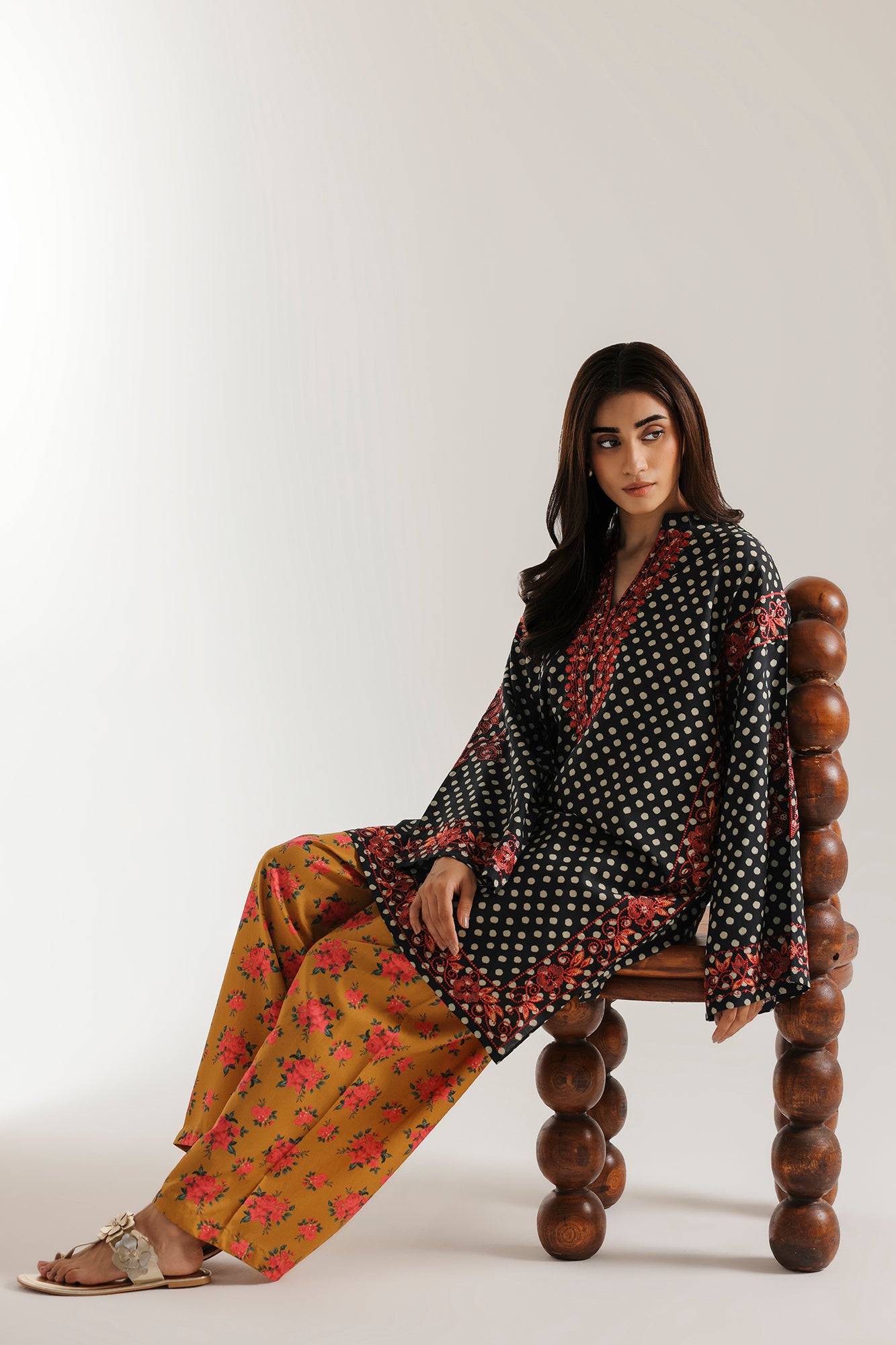 EMBROIDERED SUIT (E9394/102/902)