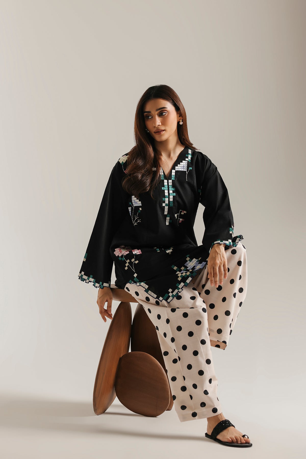 EMBROIDERED SUIT (E9450-102-902)