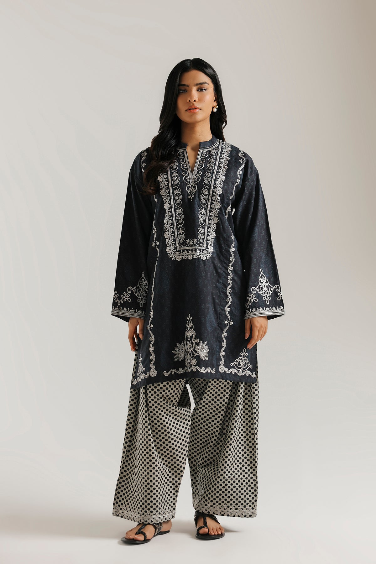 EMBROIDERED SUIT (E9506-102-618)