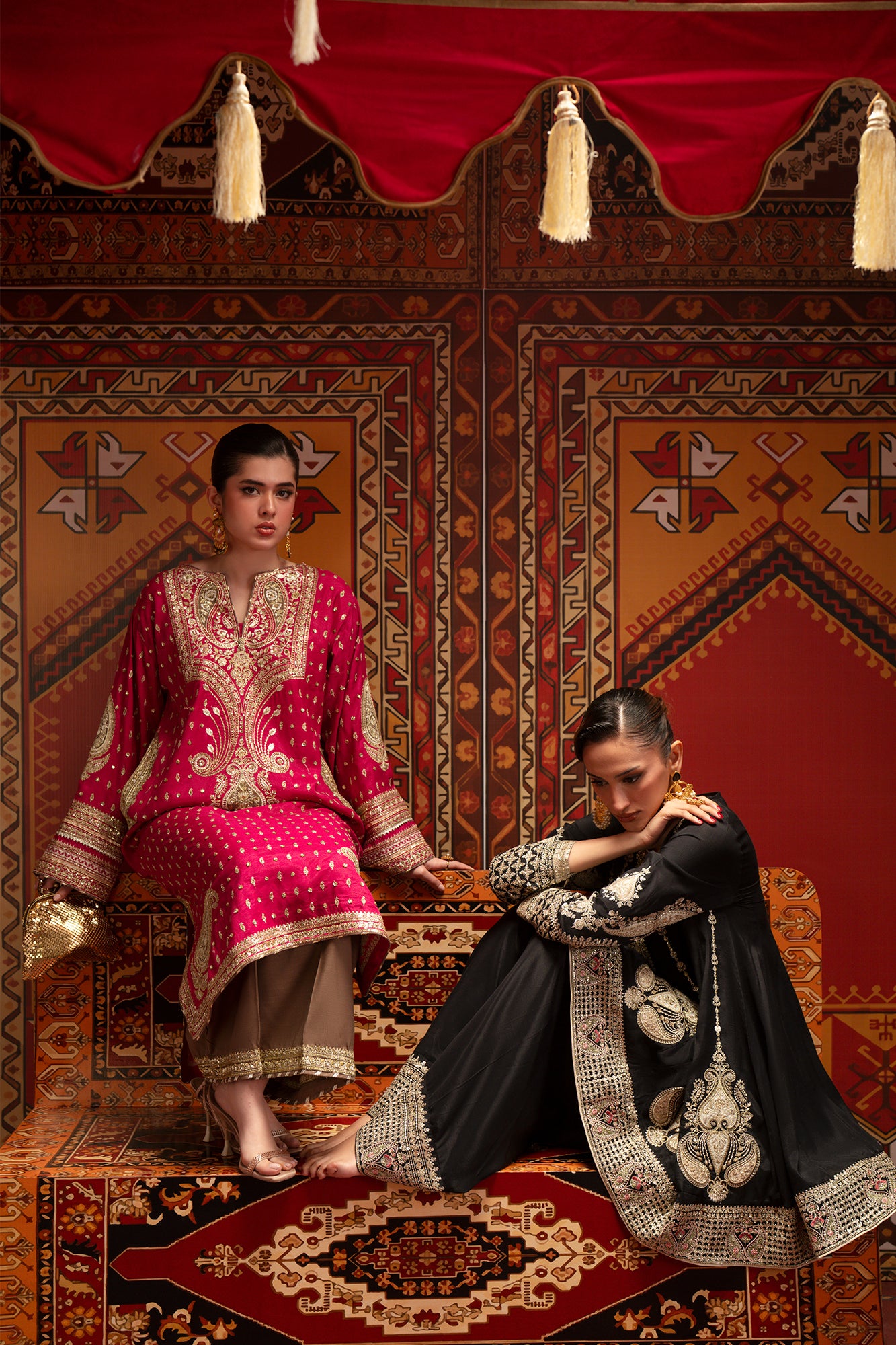 EMBROIDERED SUIT (E1063/104/409)