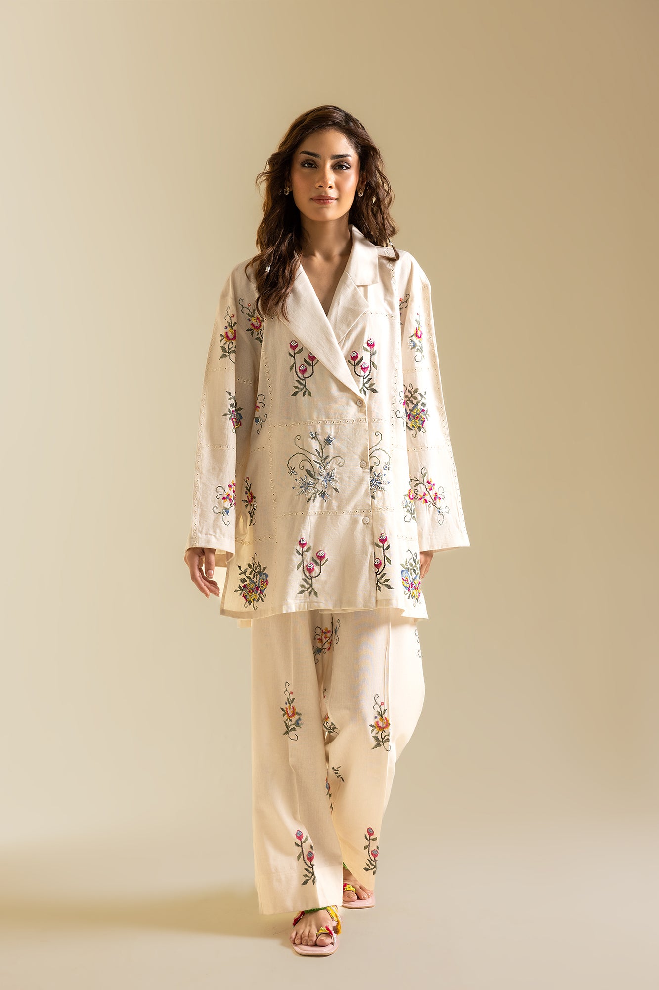 EMBROIDERED SUIT (S2E119/002/0551)