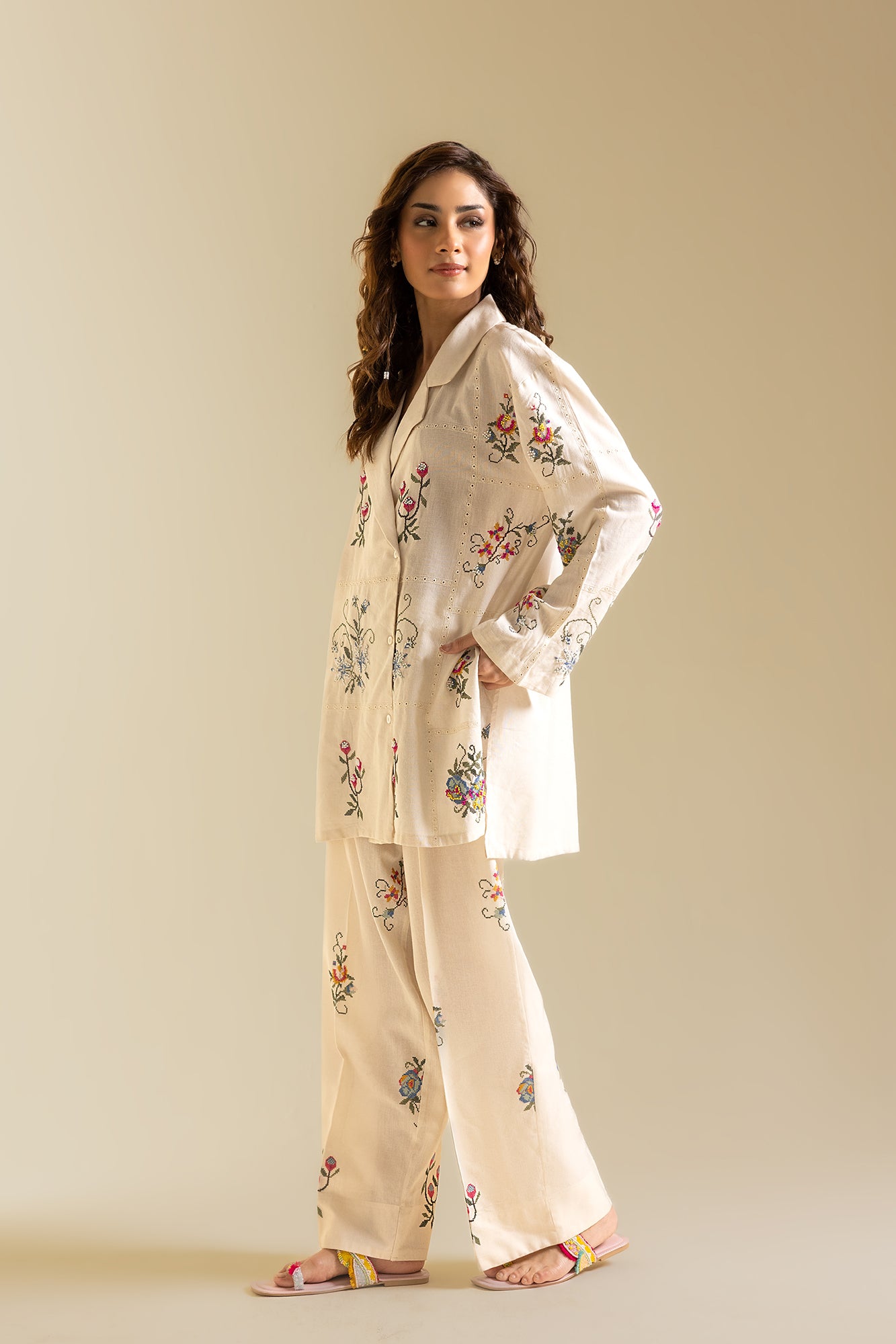 EMBROIDERED SUIT (S2E119/002/0551)