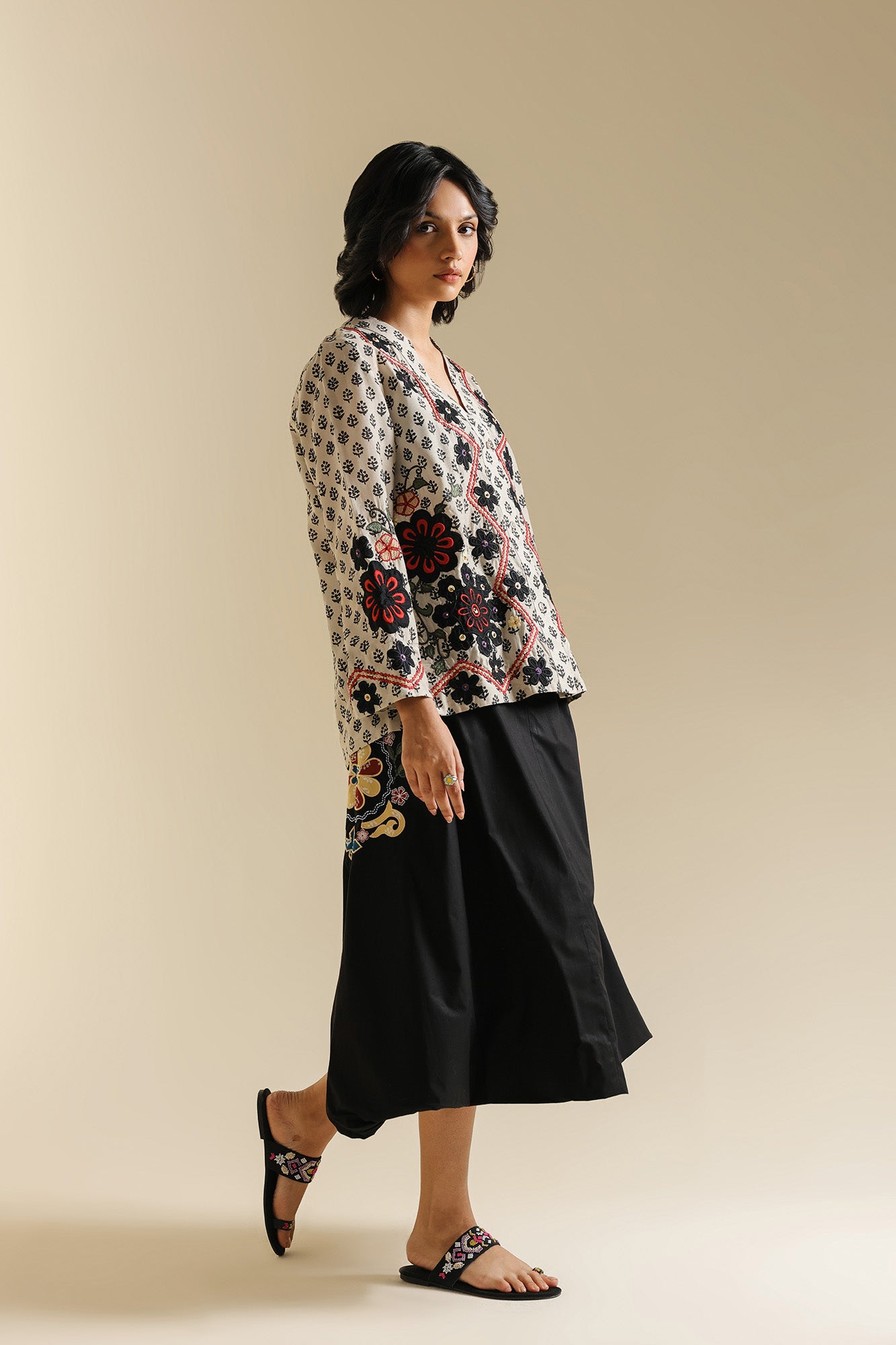 KURTI (S3E119/002/0444)