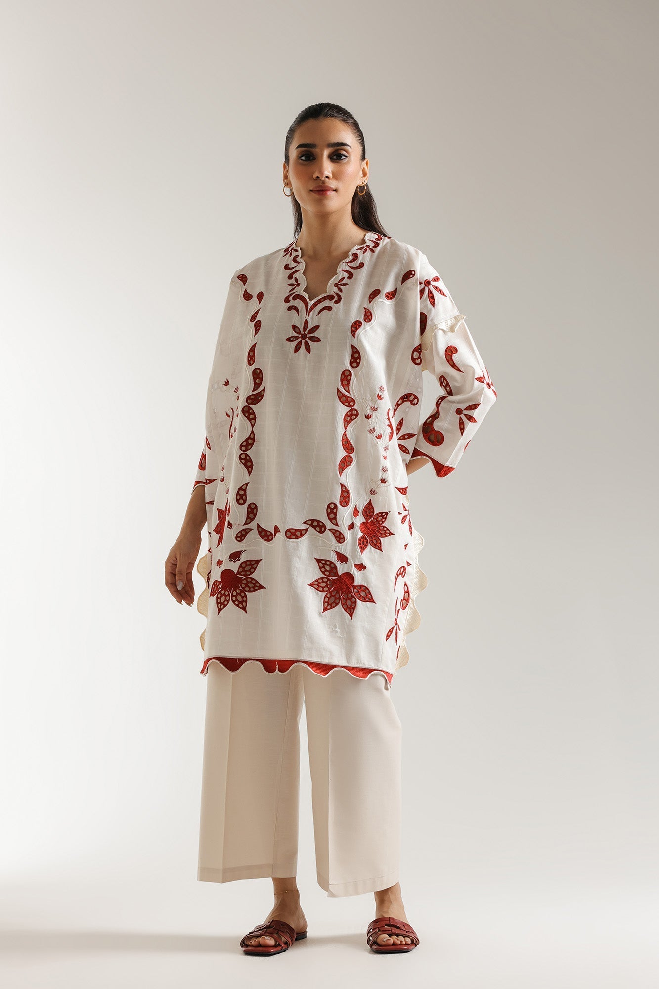 EMBROIDERED SHIRT (S6E102/002/6383)