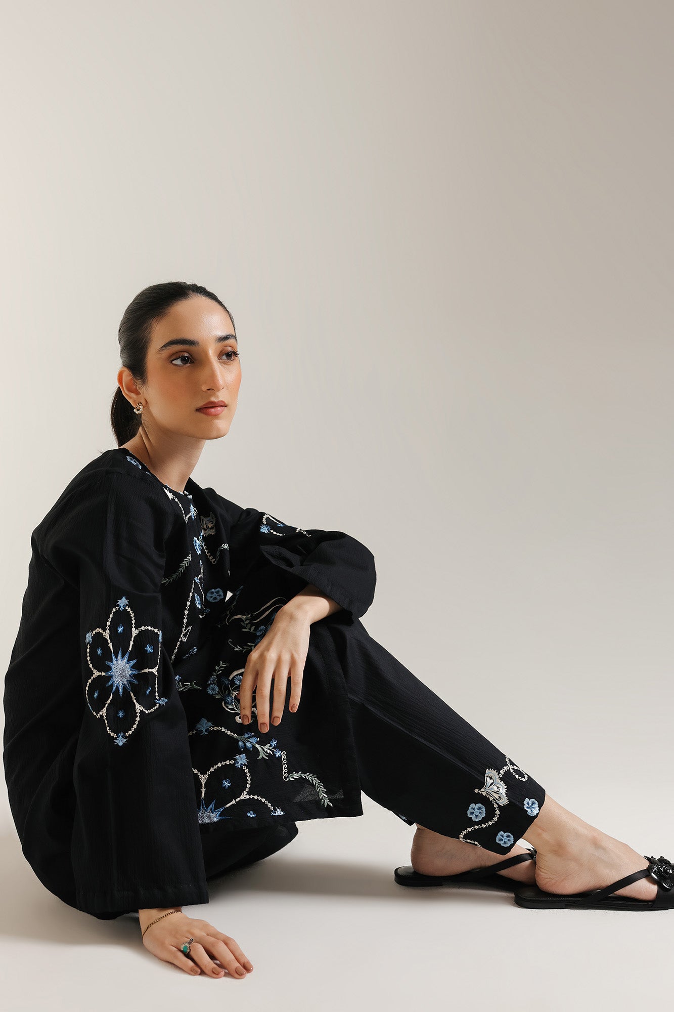 EMBROIDERED SUIT (S7E6392/102/902)