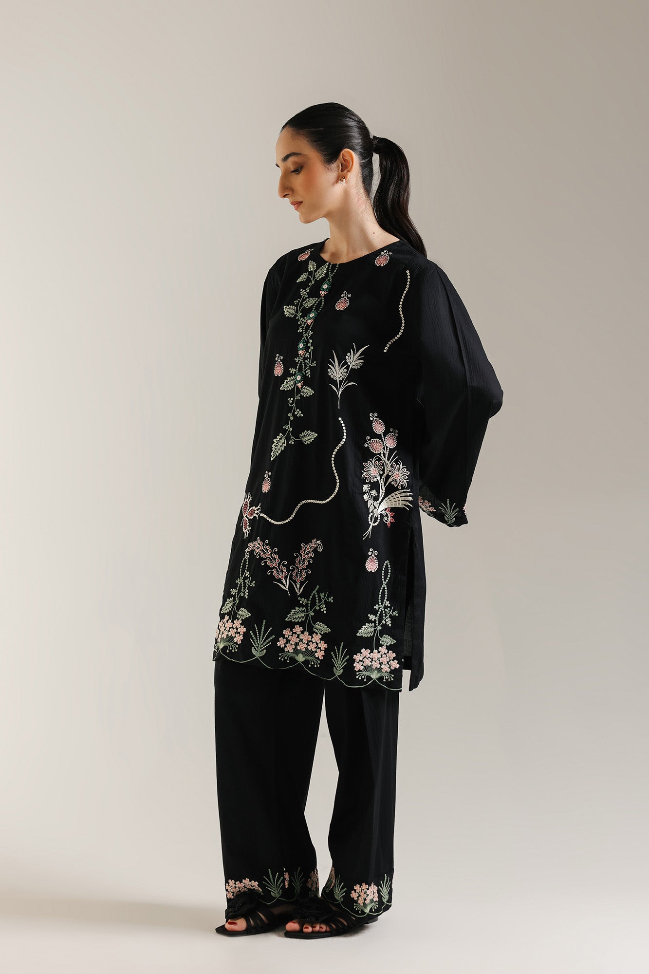 EMBROIDERED SUIT (S7E6393/102/902)