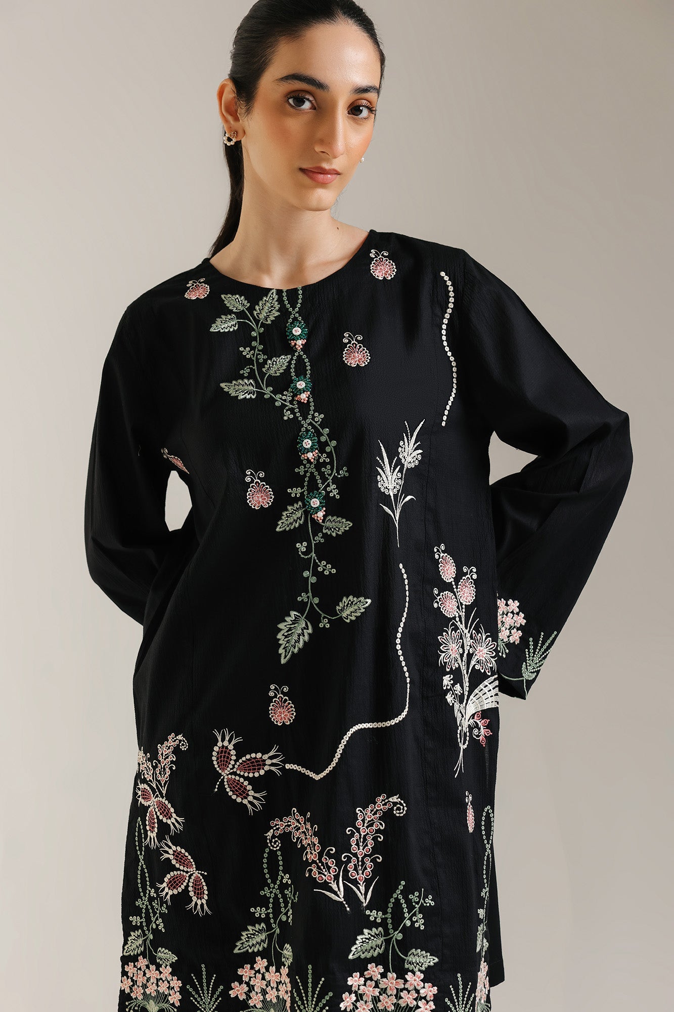 EMBROIDERED SUIT (S7E6393/102/902)