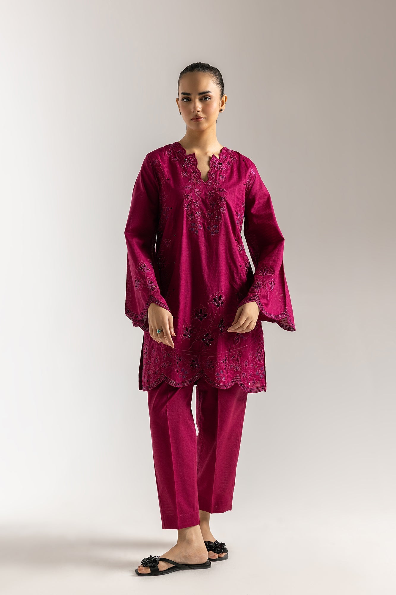 EMBROIDERED SUIT (S8E6324/102/525)